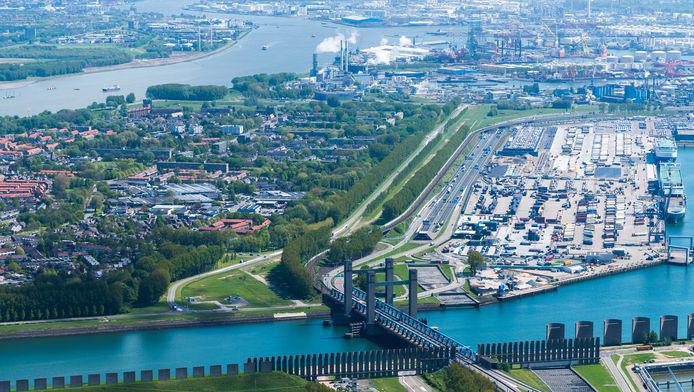 Rozenburg vanaf het water