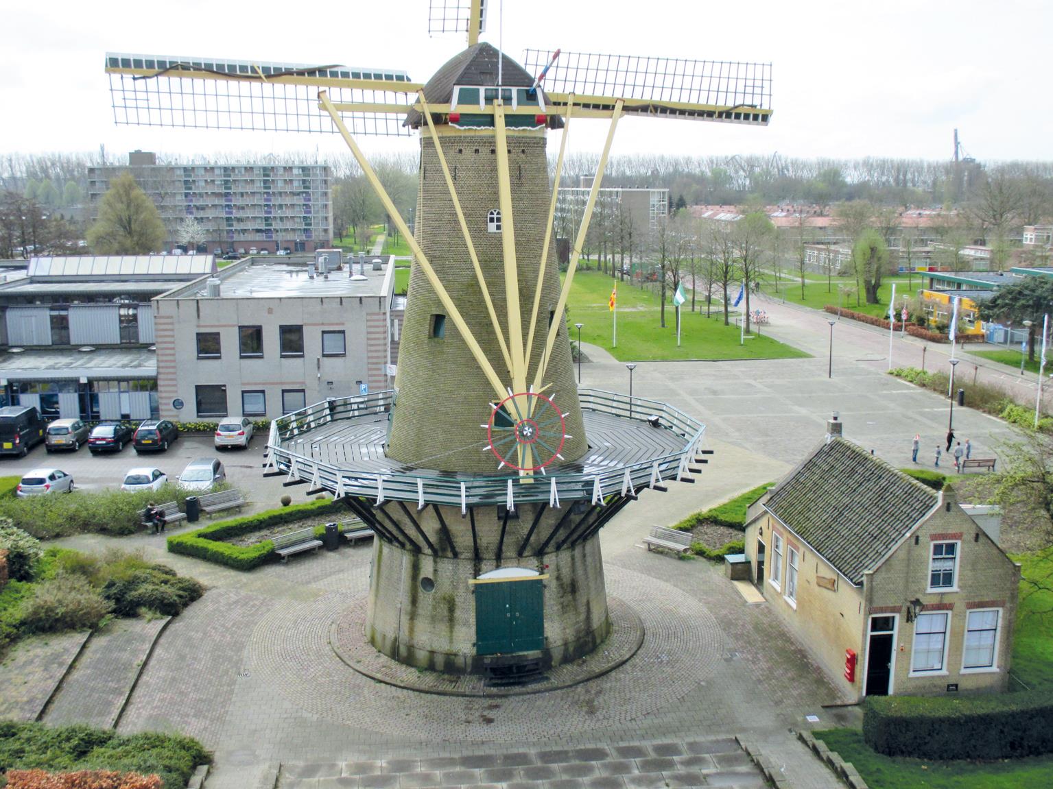 Vrijwilligers en bezoekers bij een evenement